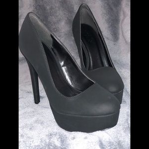Black Pump Heel